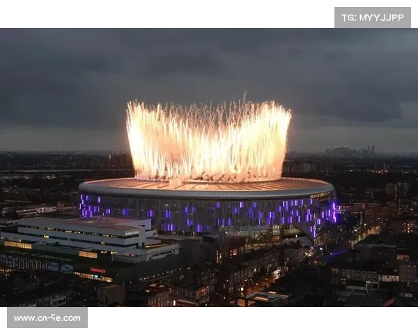 社区中心的照片：热刺新球场在暴雨夜接纳无家可归者