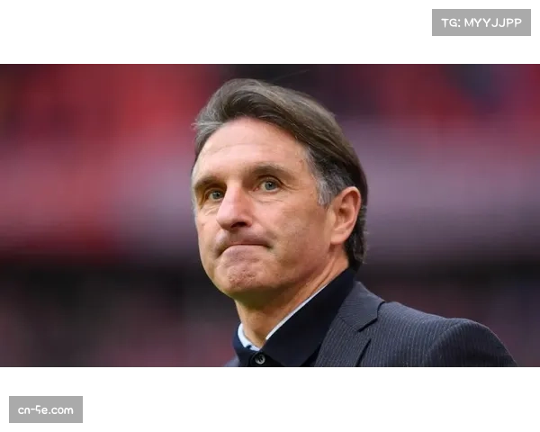 深度专访沃尔夫斯堡主帅：详解其“智能压迫”理念与数据驱动下的训练方法